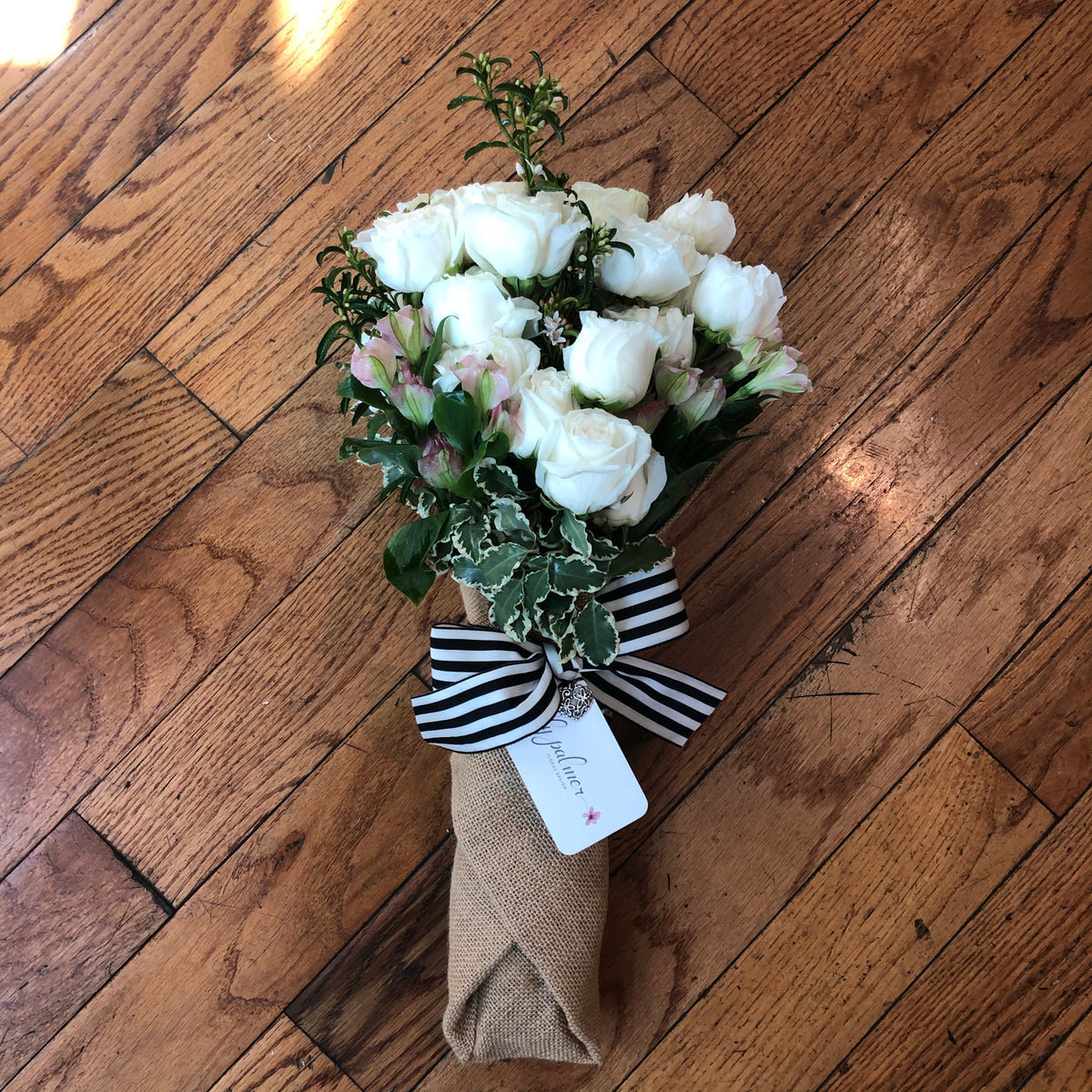 The Lily Wrap - White Roses – The Lily Palmer Flower Co.
